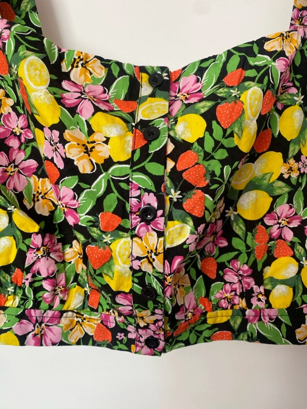 AQUA Black Floral & Citrus Button-Front Crop Top NWT! 🍋 - Picture 4 of 9